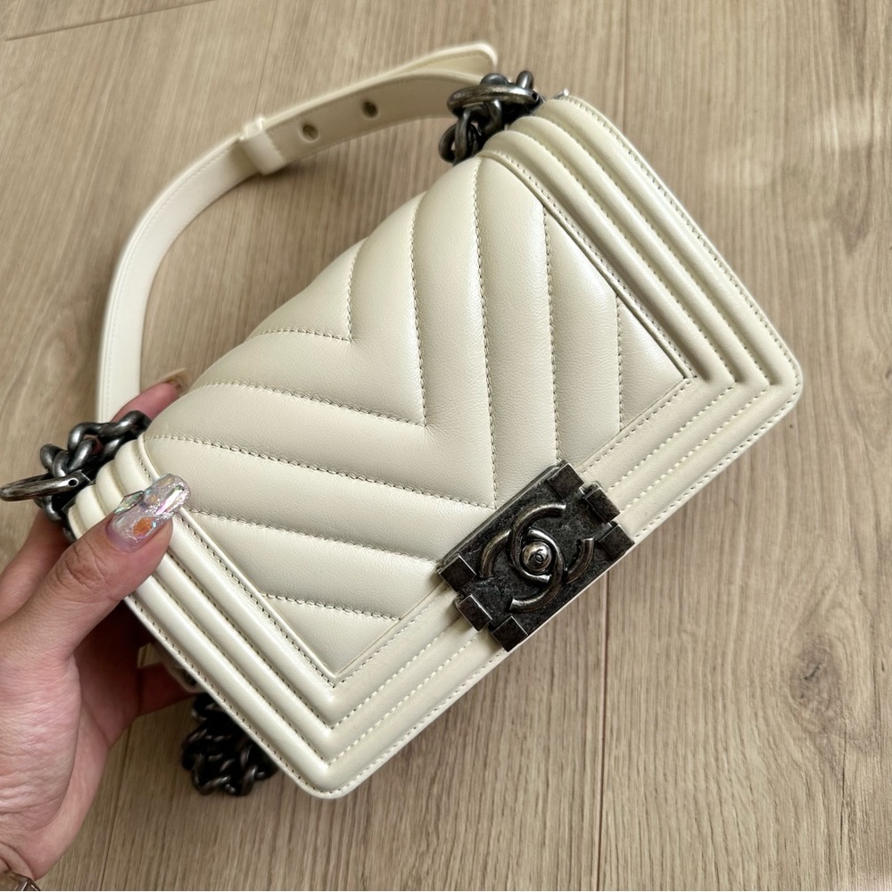 Chanel Off White Small Chevron Boy Bag - Picture 11 of 13